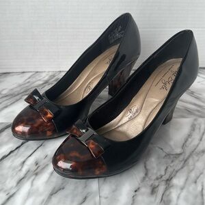 Hush Puppies Soft Style heeled shoes black with tortoiseshell accents size 7
